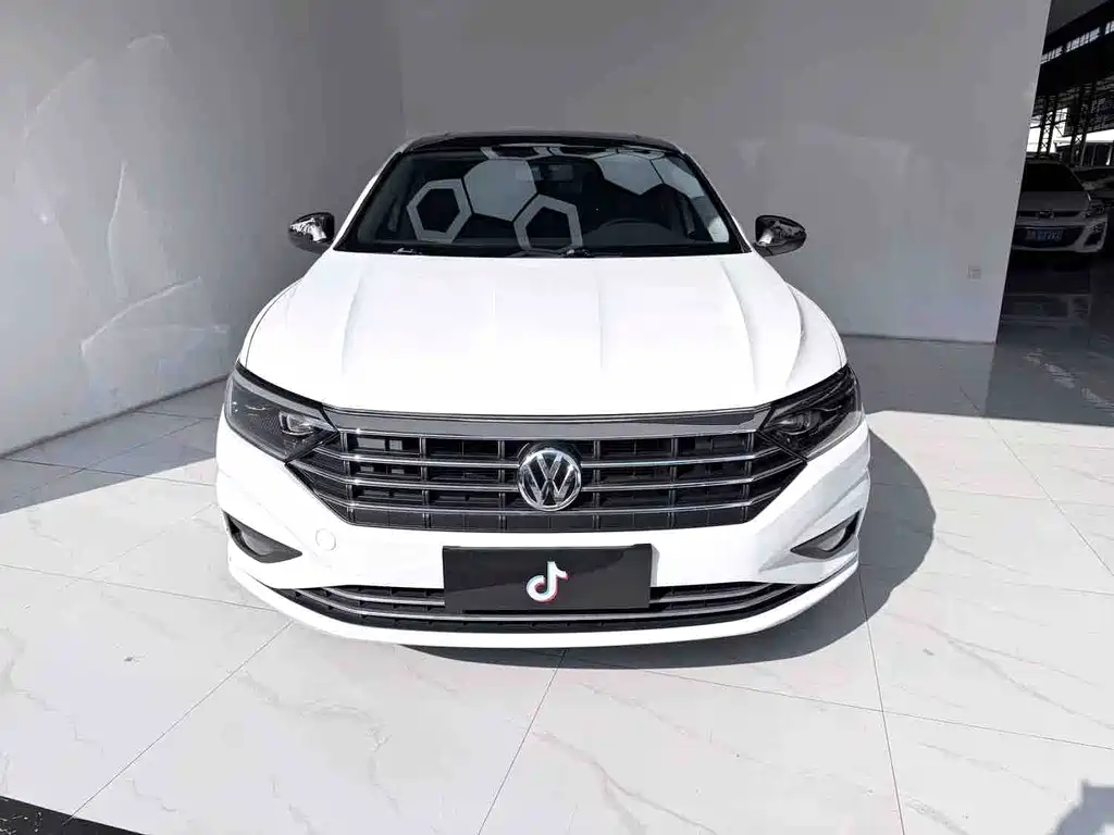 Volkswagen Sagitar 2022