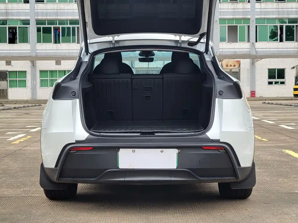 Tesla Model Y 2026 — фото 18
