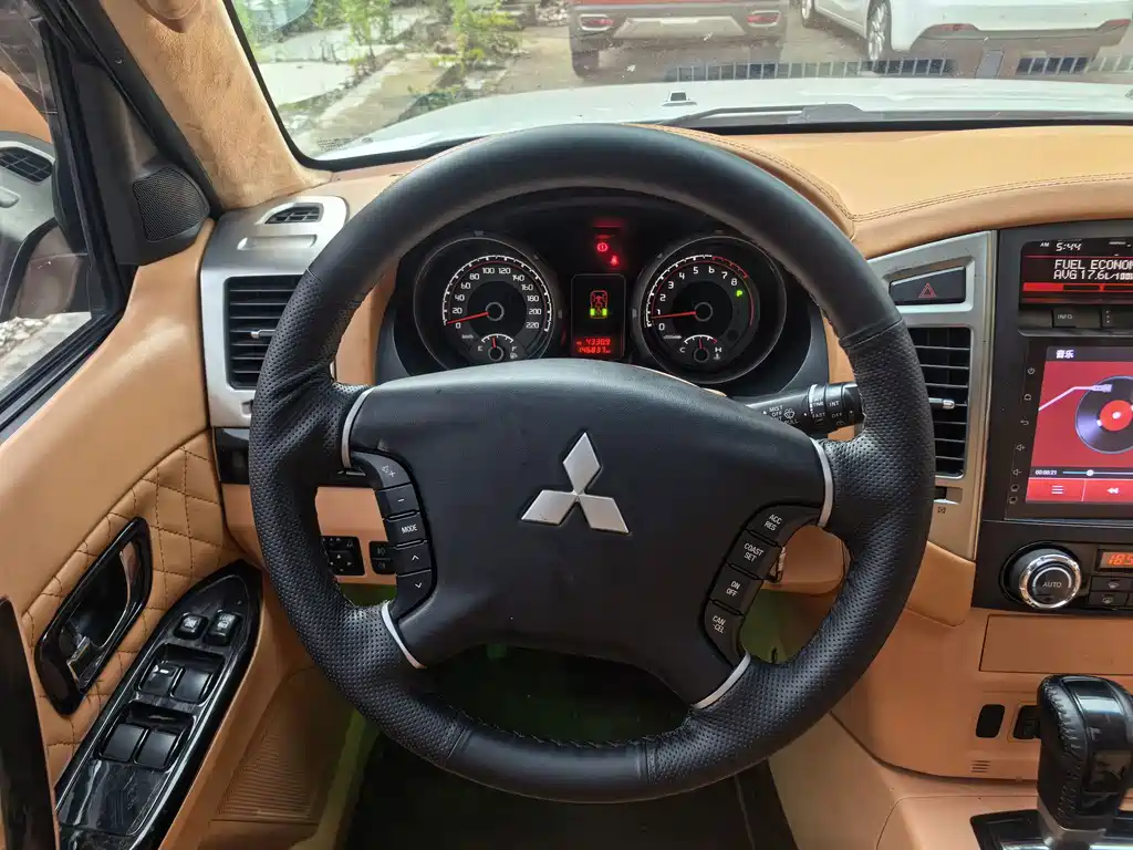 Mitsubishi Pajero 2018 — фото 17