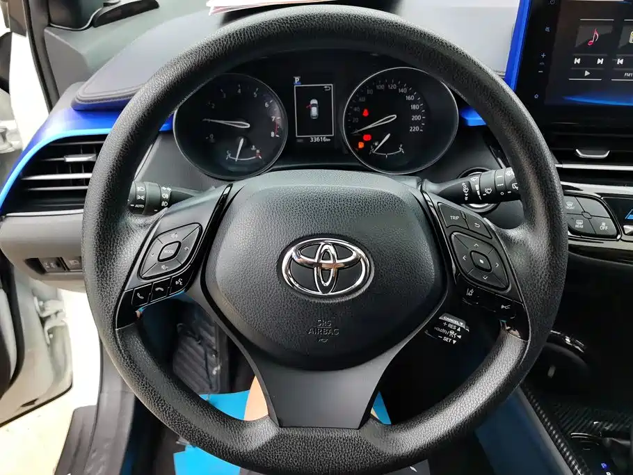 Toyota C-HR 2020 — фото 15