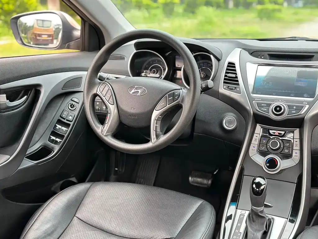 Hyundai Elantra Langdong 2017 — фото 19