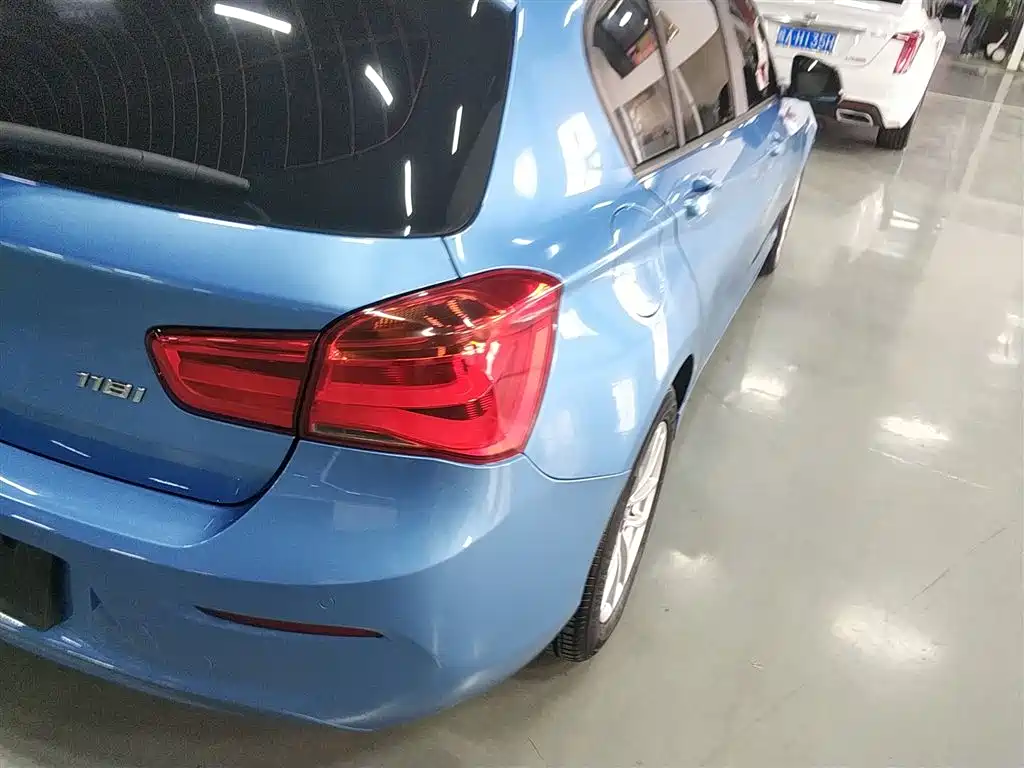 BMW 1 Series 2018 — фото 24
