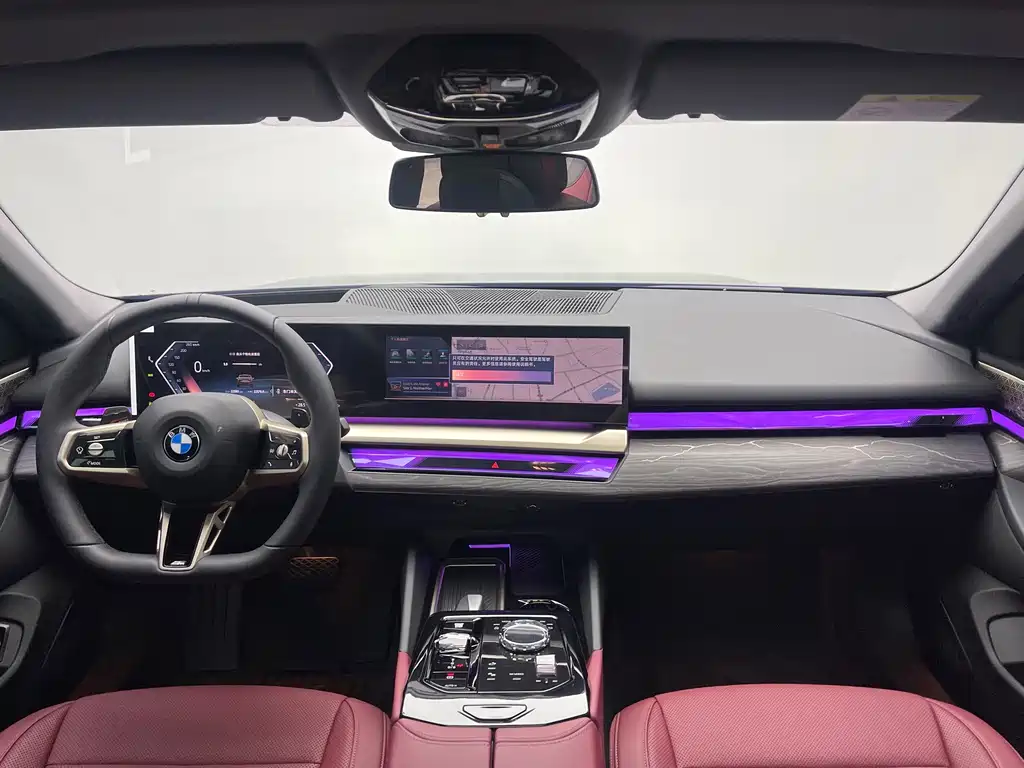 BMW 5 Series 2025 — фото 13