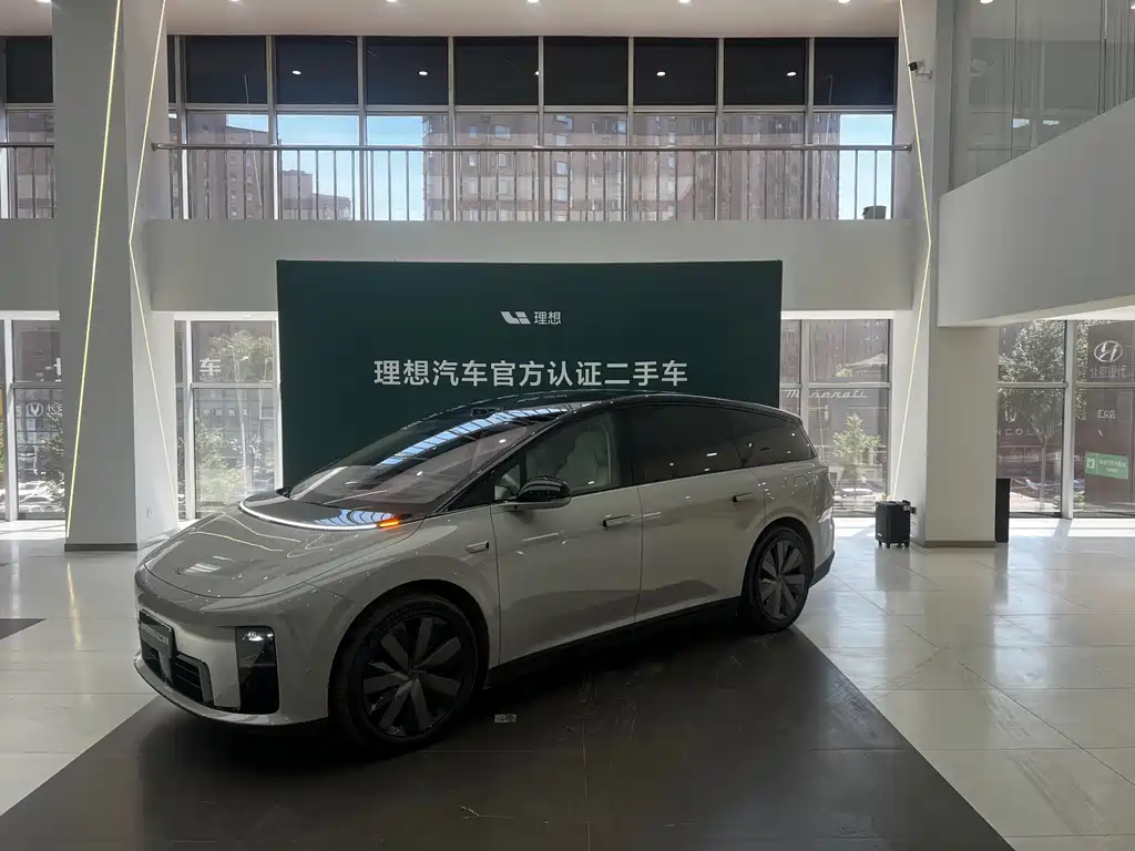 Li Auto i8 2025