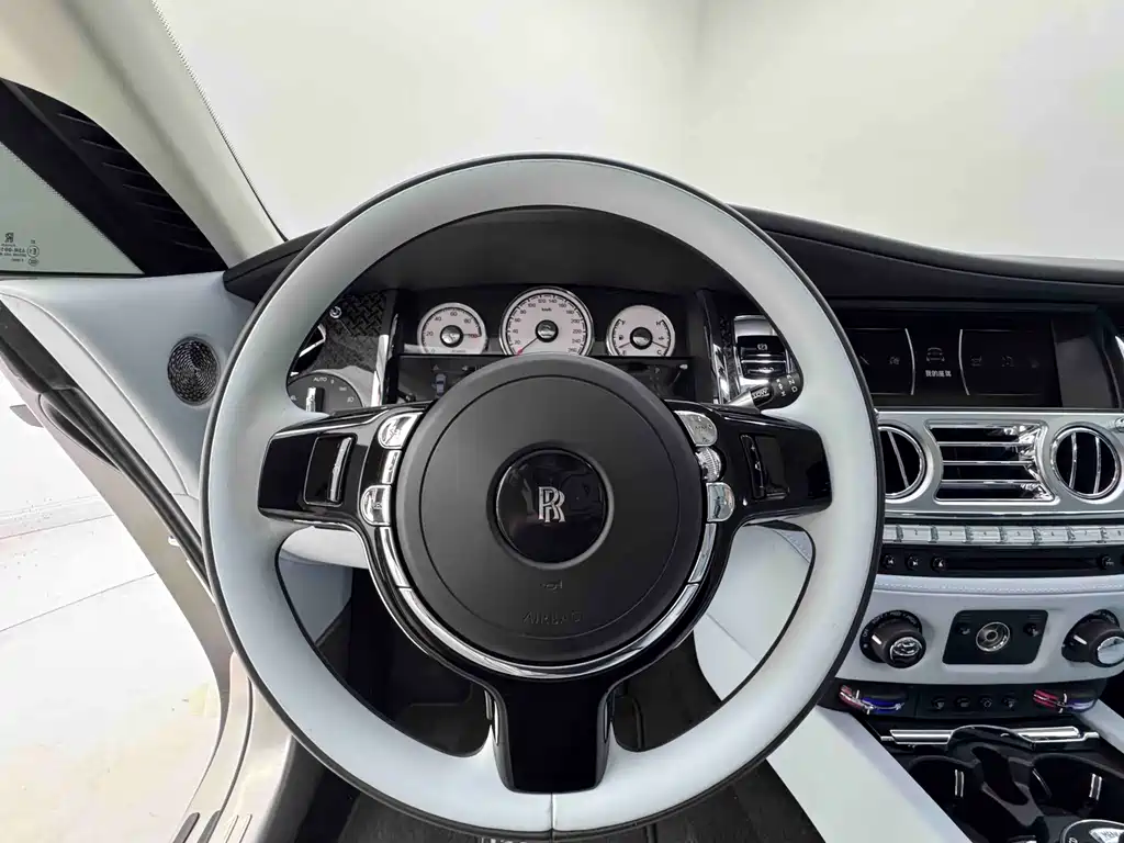 Rolls-Royce Wraith 2015 — фото 17