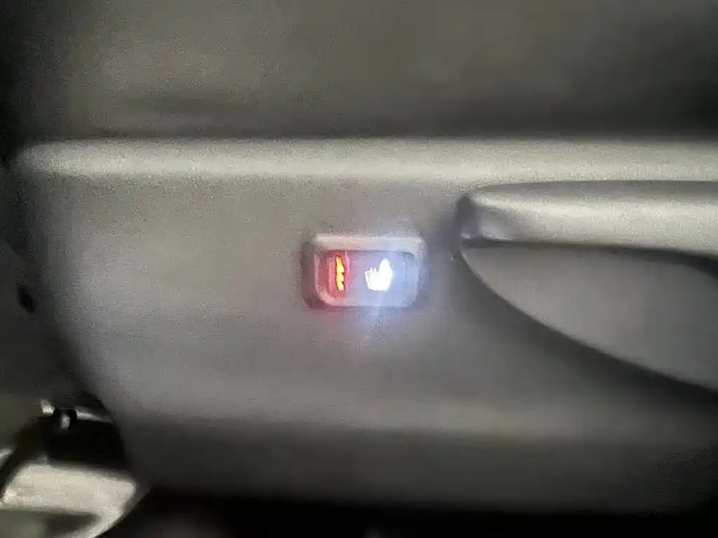 Toyota Yaris L 2022 — фото 16