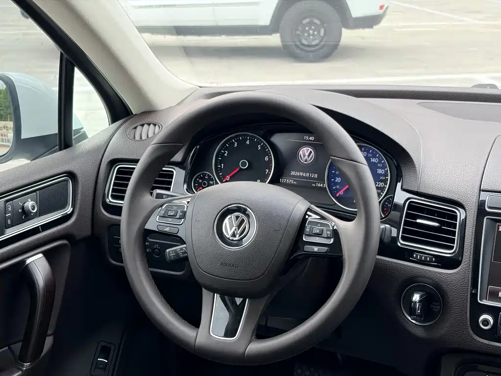 Volkswagen Touareg 2016 — фото 11