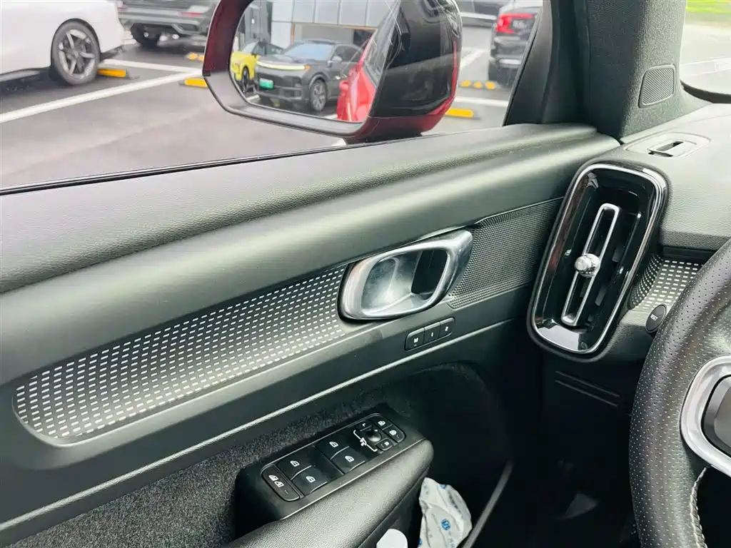 Volvo XC40 2019 — фото 18