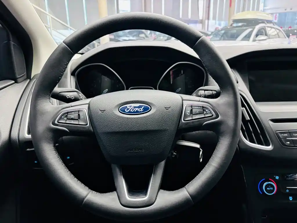 Ford Focus 2018 — фото 15