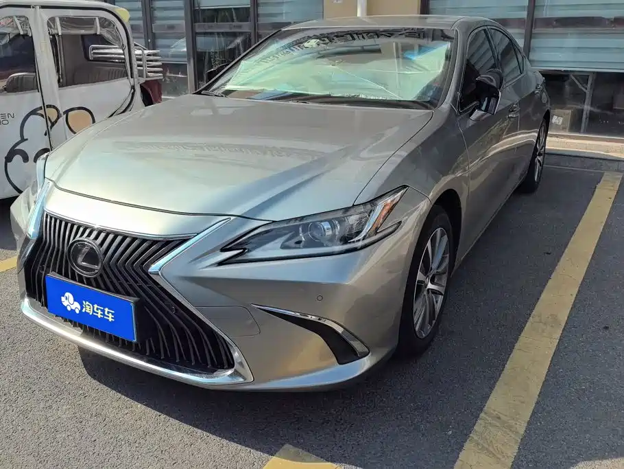 Lexus ES 2021 — фото 1