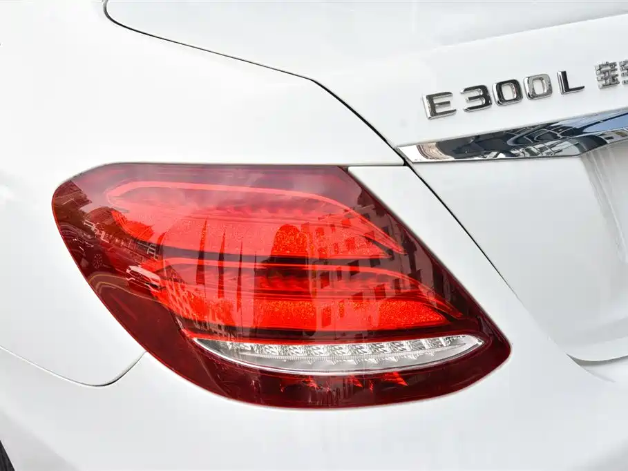 Mercedes-Benz E-Class 2020 — фото 11