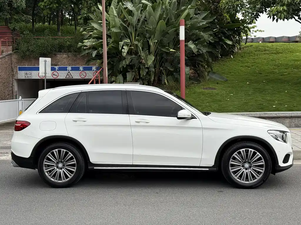 Mercedes-Benz GLC 2016 — фото 13