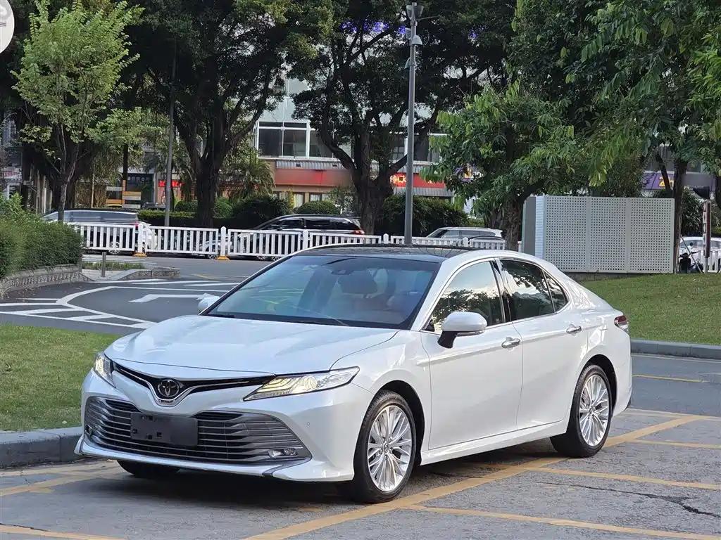 Toyota Camry 2020 — фото 26