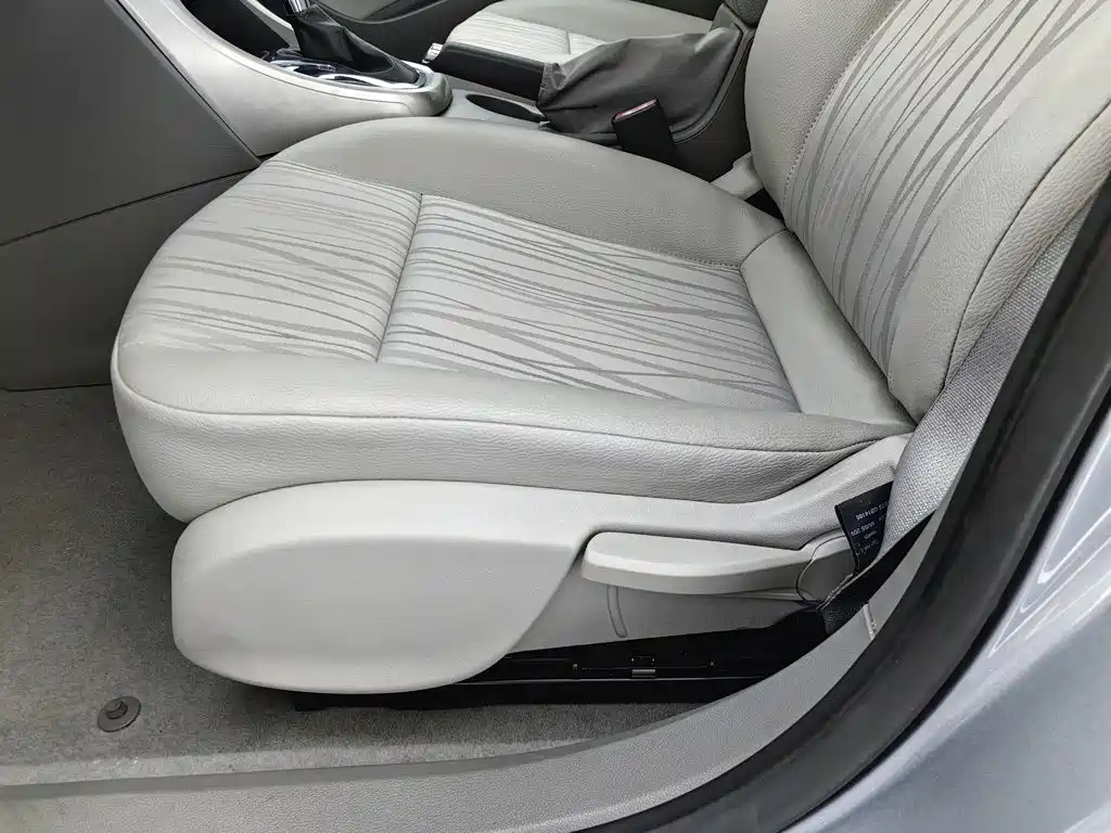 Buick Excelle 2012 — фото 20