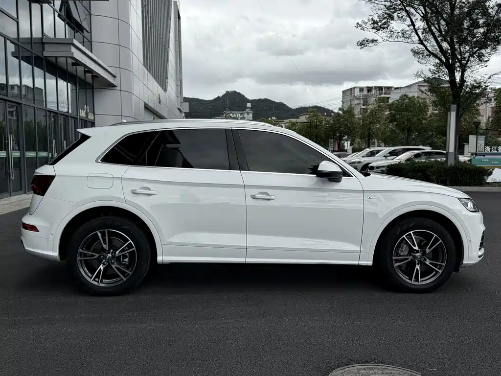 Audi Q5L 2022 — фото 7