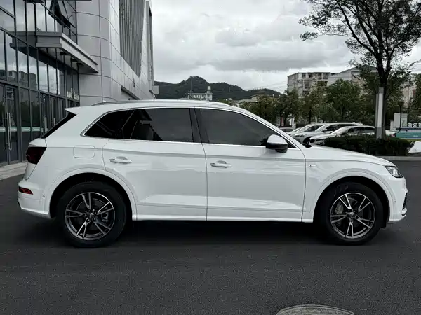 Audi Q5L 2022