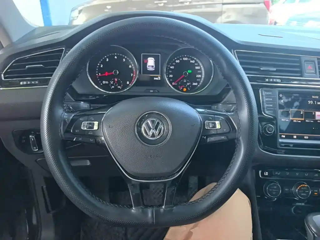 Volkswagen Tiguan L 2018 — фото 11