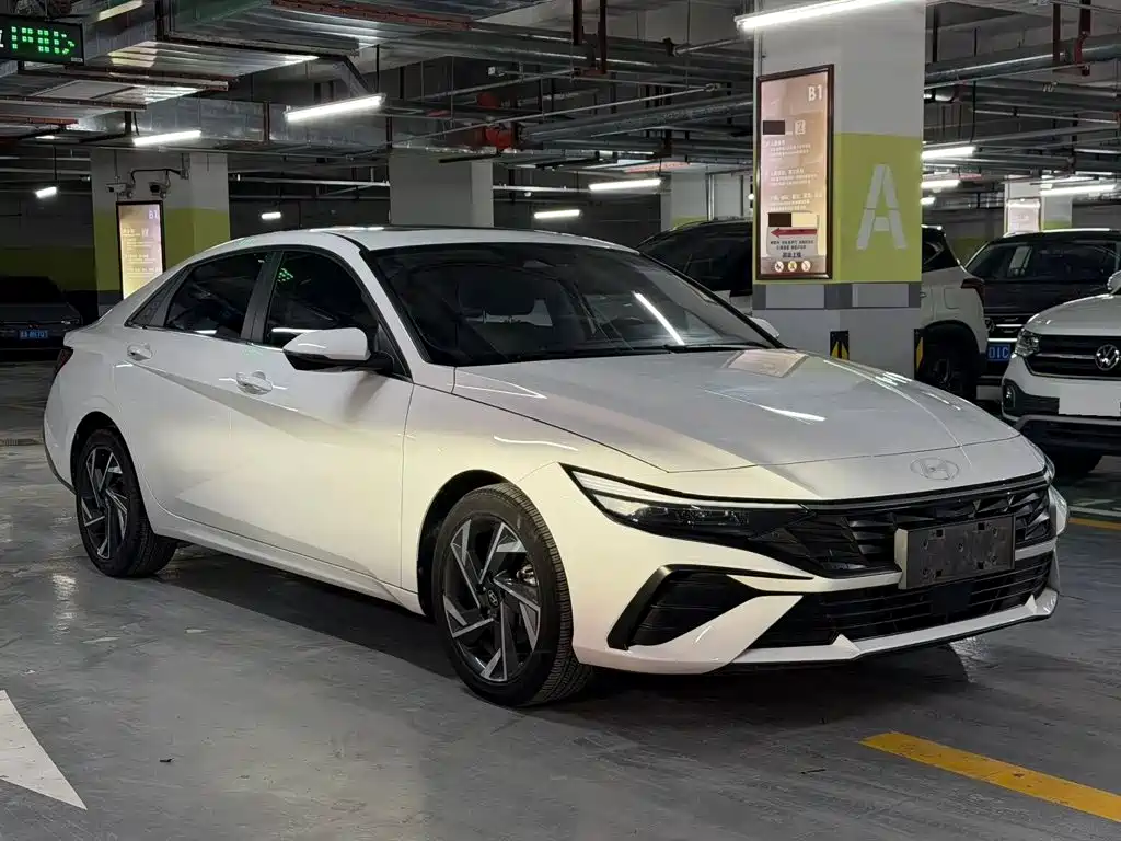 Hyundai Elantra 2023 — фото 3