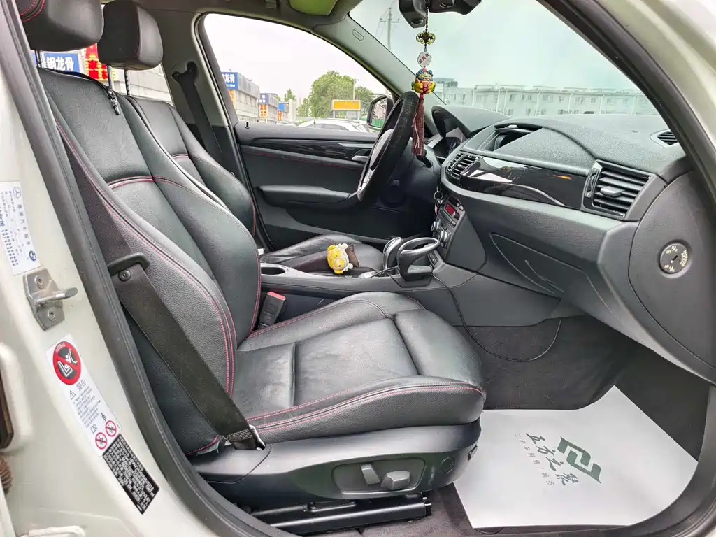 BMW X1 2014 — фото 16