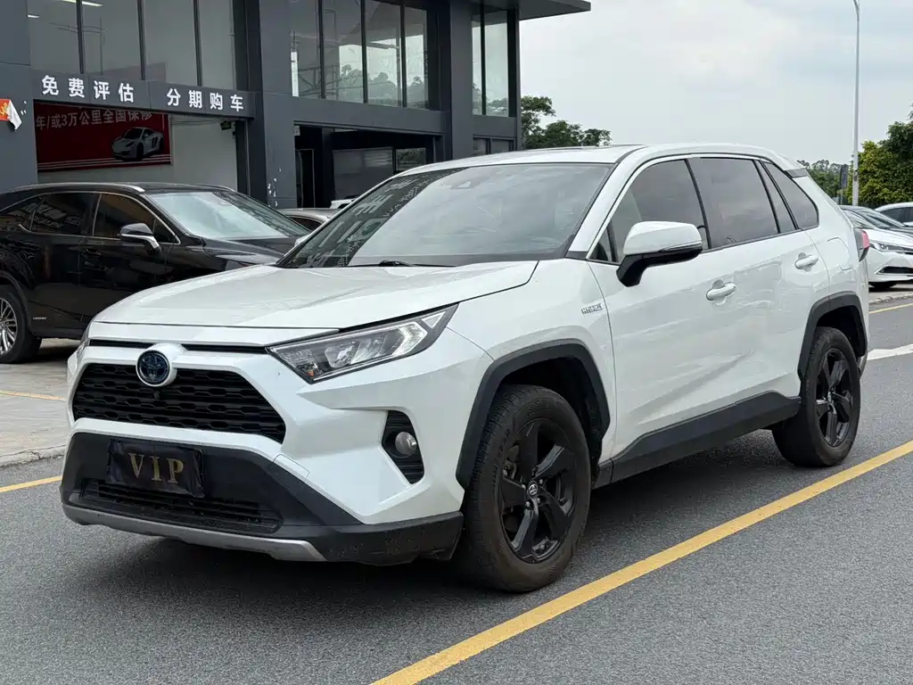 Toyota RAV4 2021 — фото 1