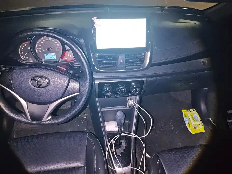 Toyota Yaris L 2021 — фото 12