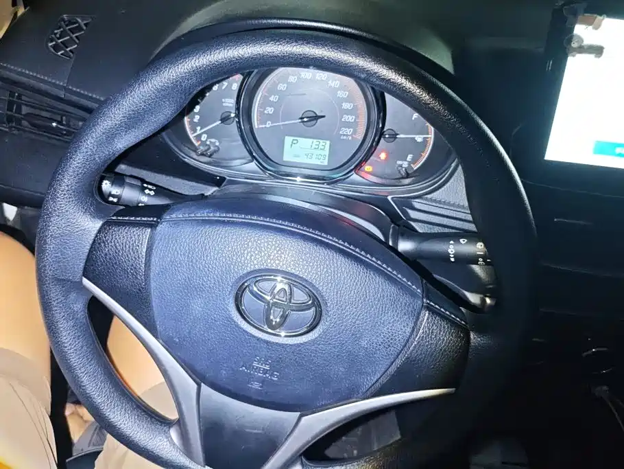 Toyota Yaris L 2021 — фото 15