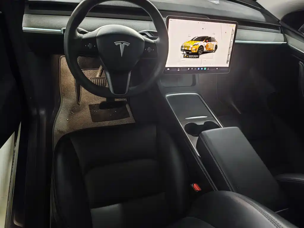 Tesla Model Y 2024 — фото 11