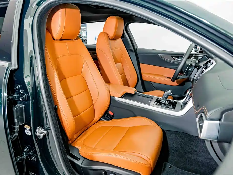 Jaguar XEL 2025 — фото 18