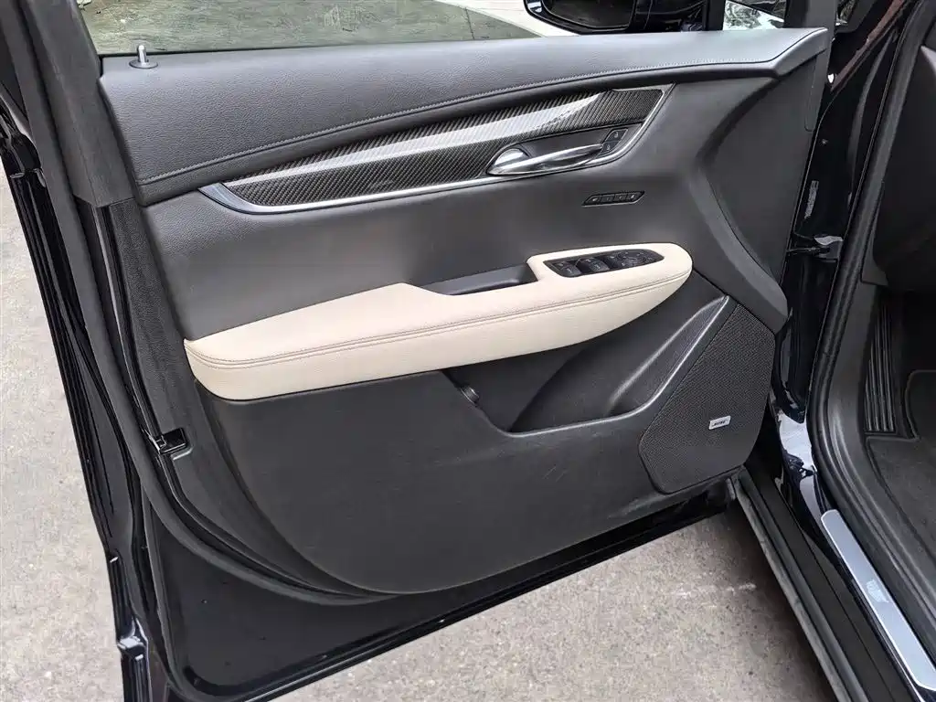 Cadillac XT6 2021 — фото 11