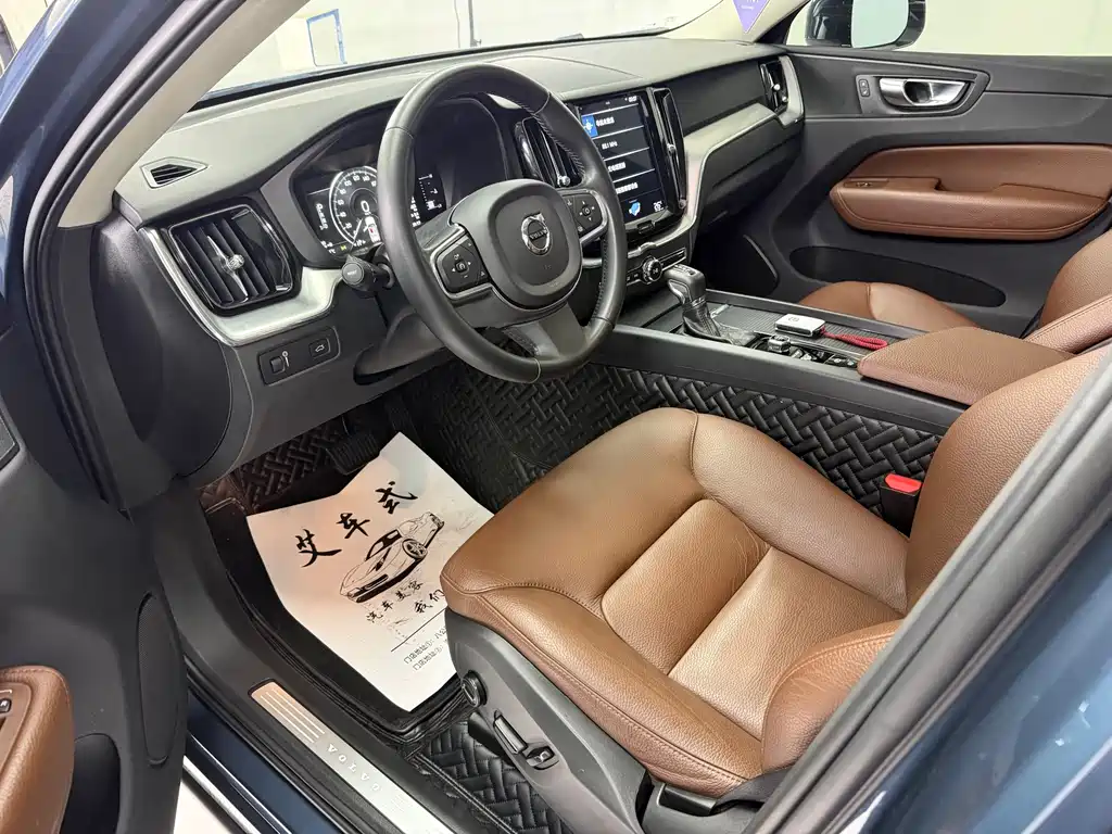 Volvo XC60 2019 — фото 13