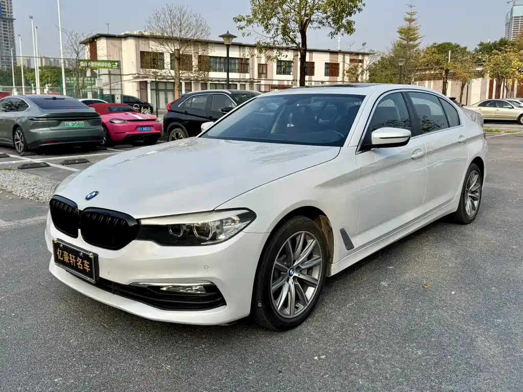 BMW 5 Series 2018 — фото 1