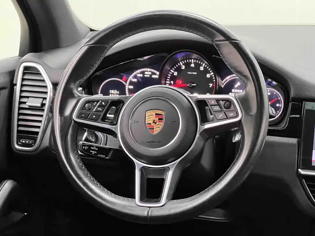 Porsche Cayenne 2019 — фото 25