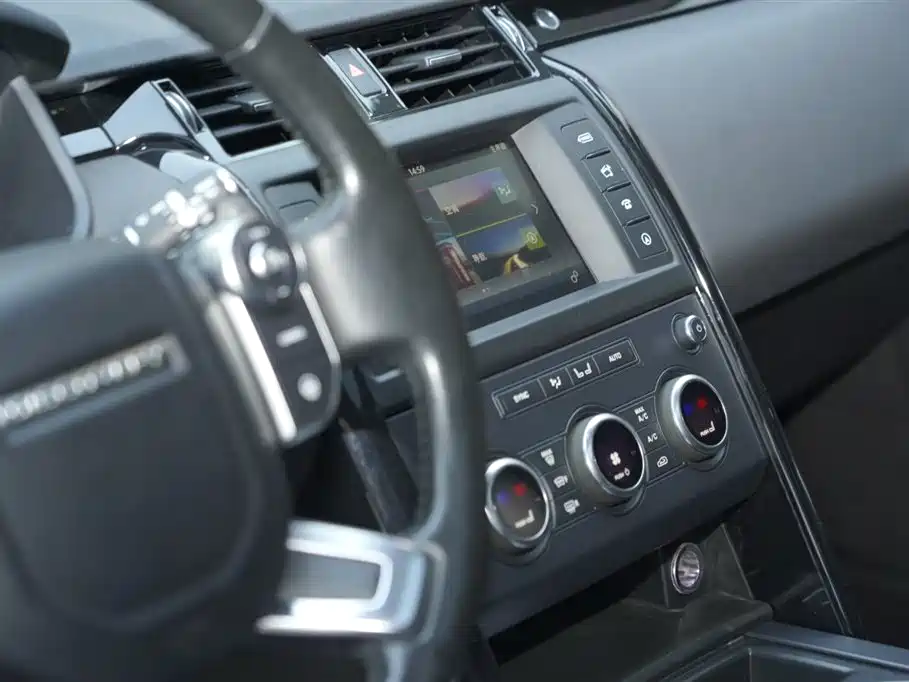 Land Rover Discovery 2017 — фото 15
