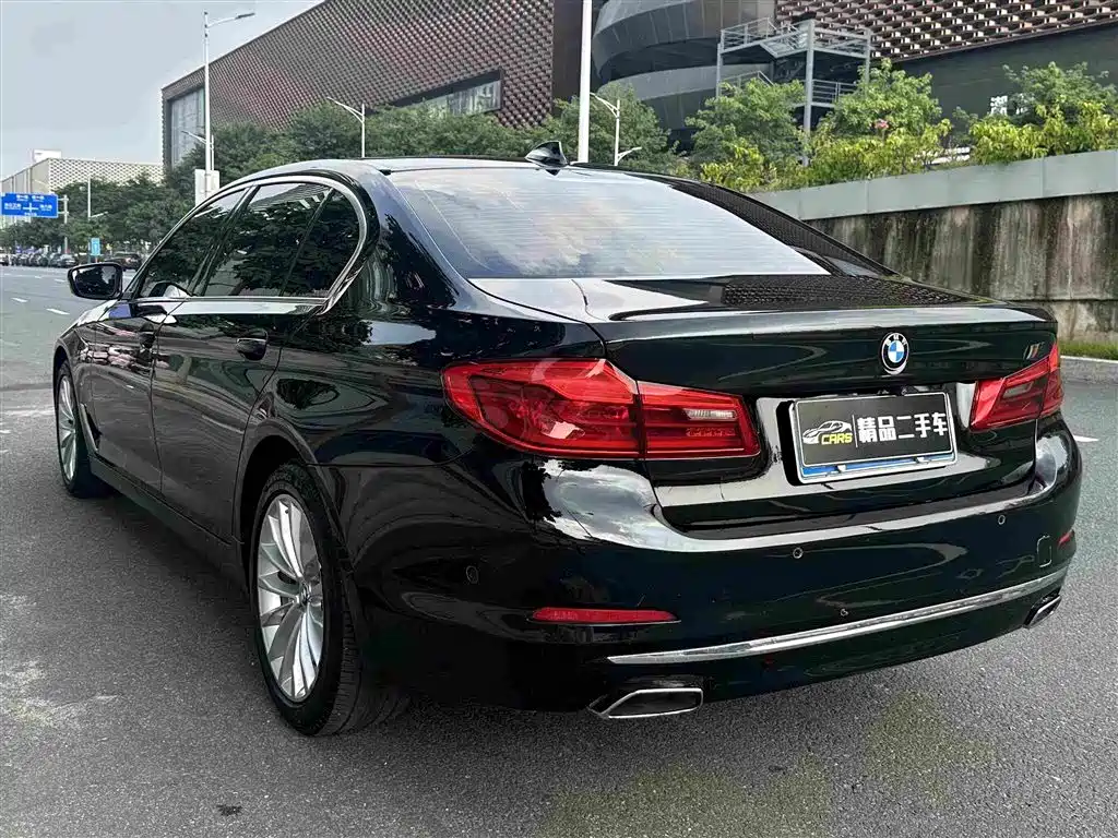 BMW 5 Series 2019 — фото 9