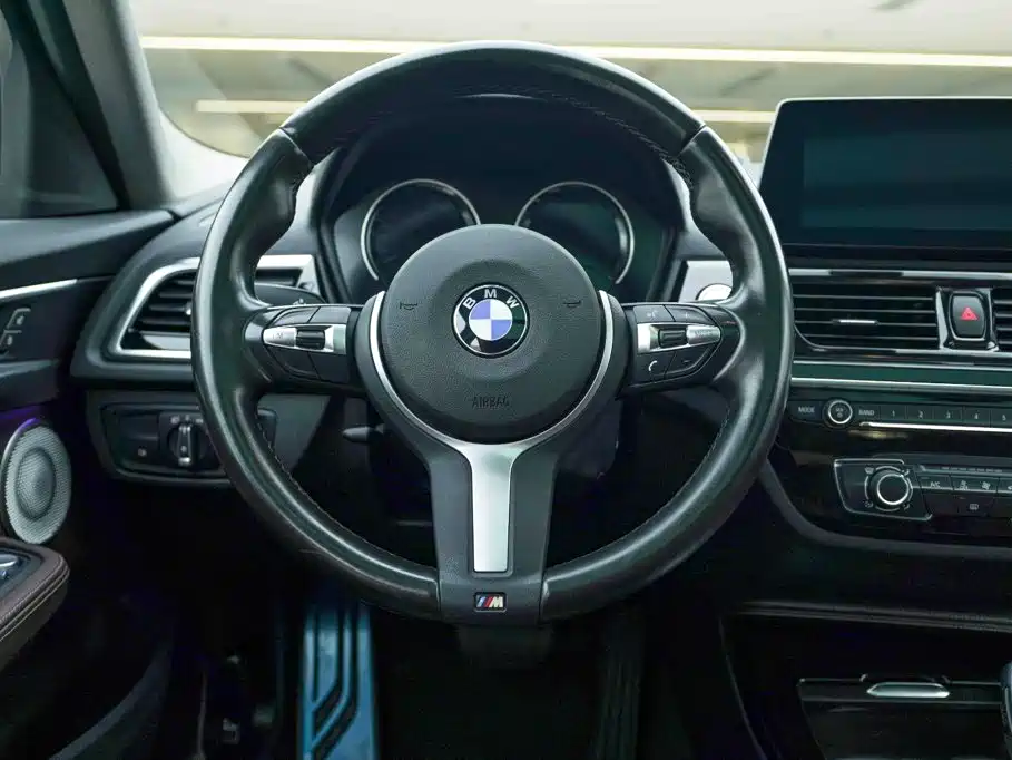 BMW 1 Series 2022 — фото 19