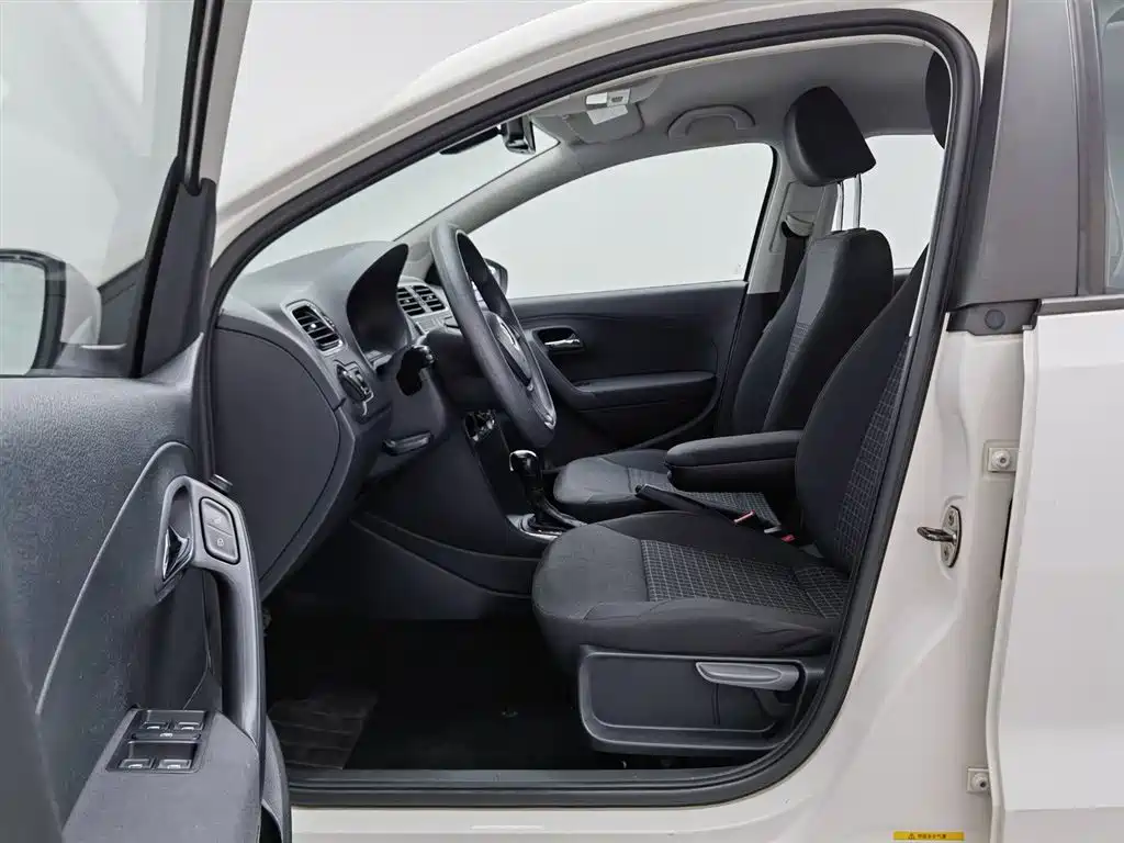 Volkswagen Polo 2015 — фото 10