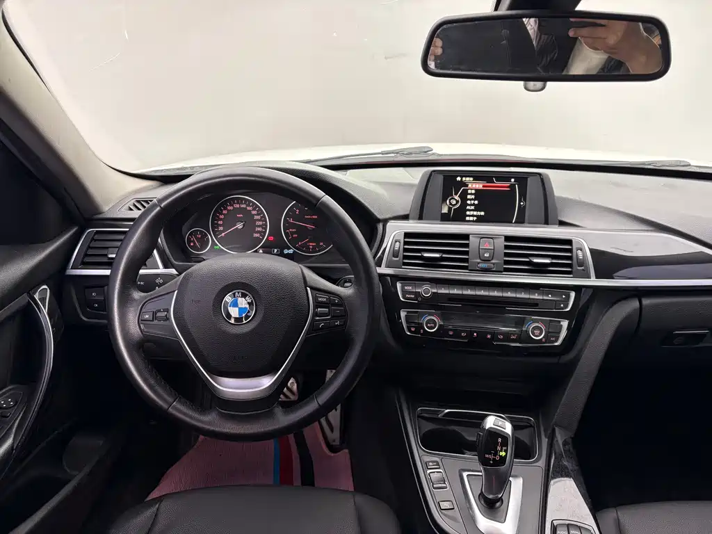 BMW 3 Series 2017 — фото 12