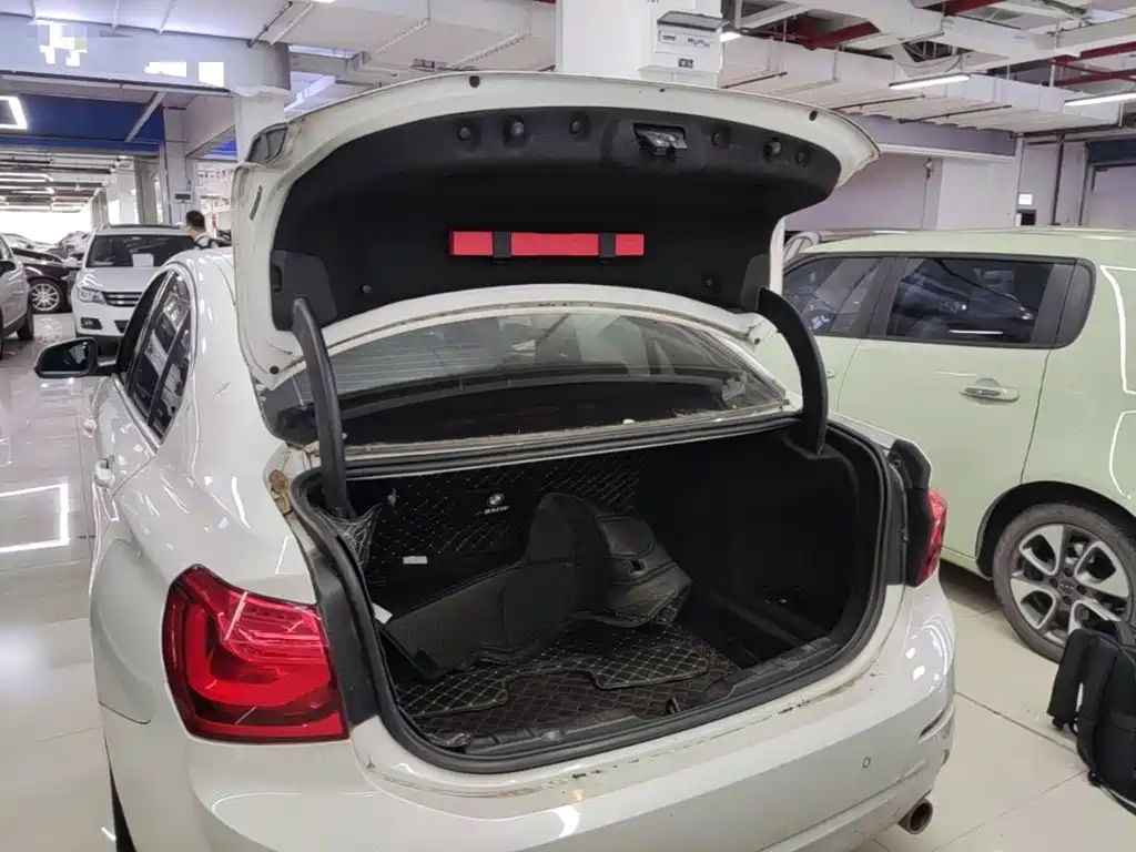 BMW 1 Series 2020 — фото 19