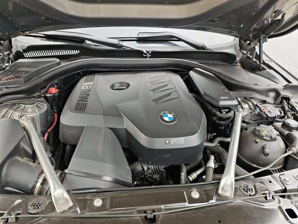 BMW 5 Series 2025 — фото 16