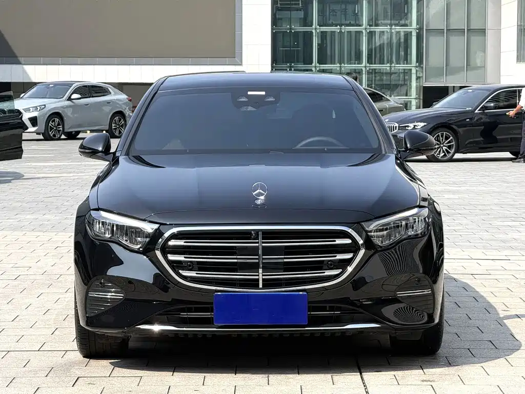 Mercedes-Benz E-Class 2025 — фото 3