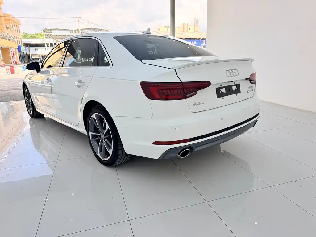 Audi A4L 2018 — фото 12