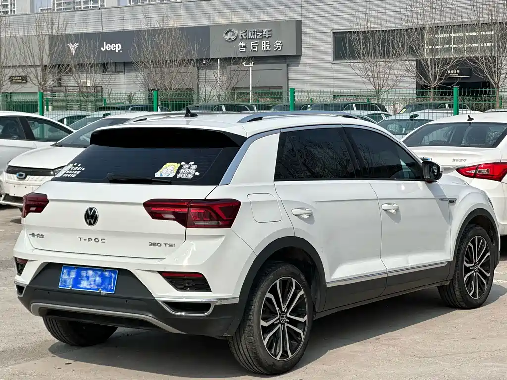 Volkswagen T-Roc 2023 — фото 9