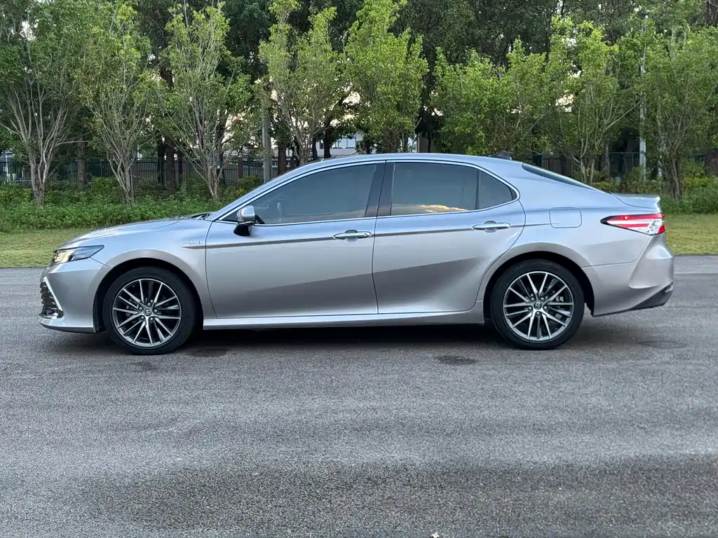 Toyota Camry 2022 — фото 17