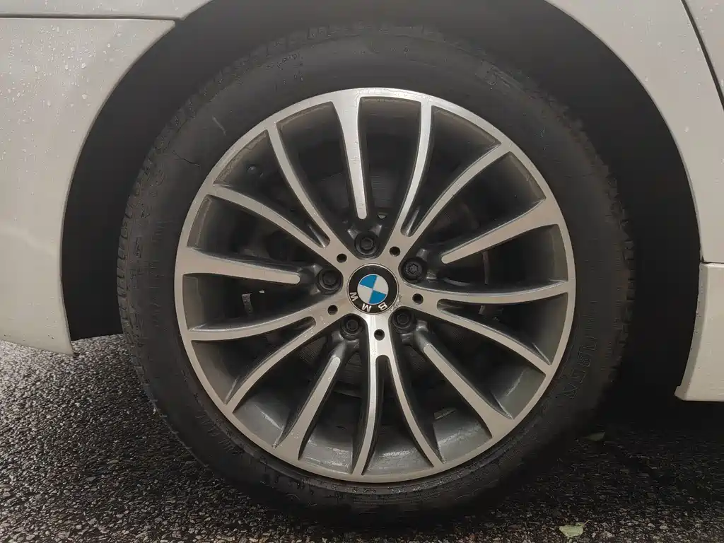 BMW 5 Series 2015 — фото 30