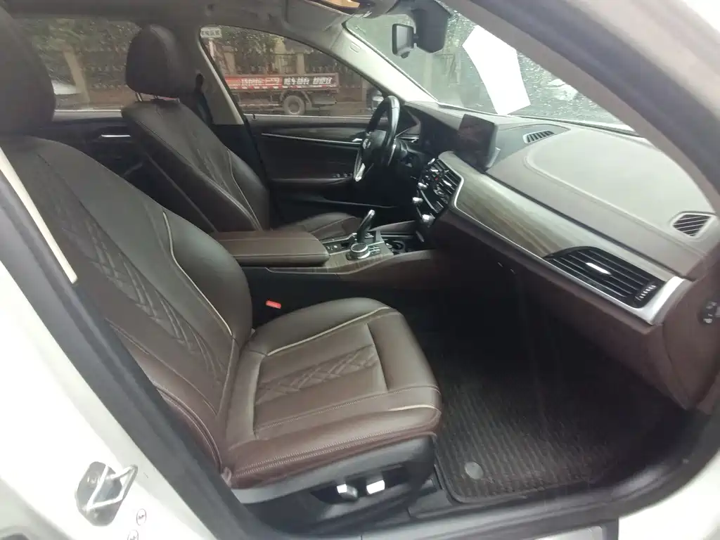 BMW 5 Series 2020 — фото 14