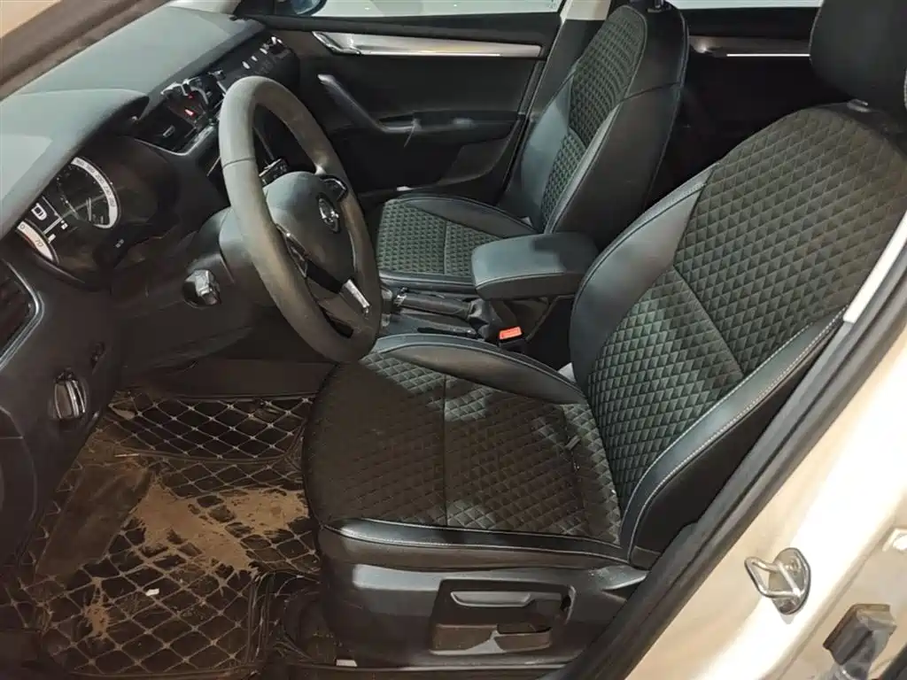 Skoda Octavia 2020 — фото 15