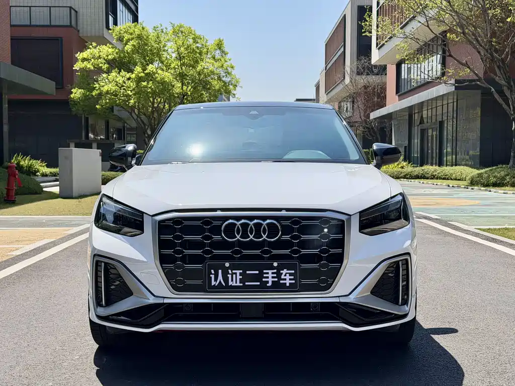 Audi Q2L 2022 — фото 2