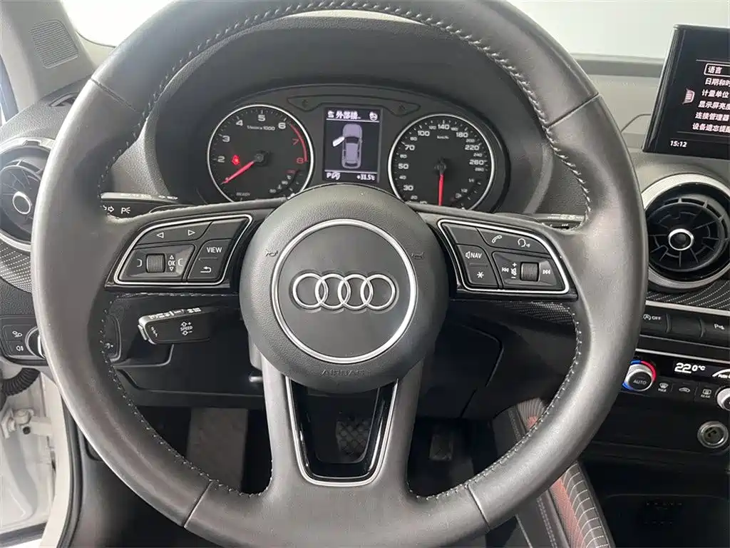 Audi Q2L 2022 — фото 11