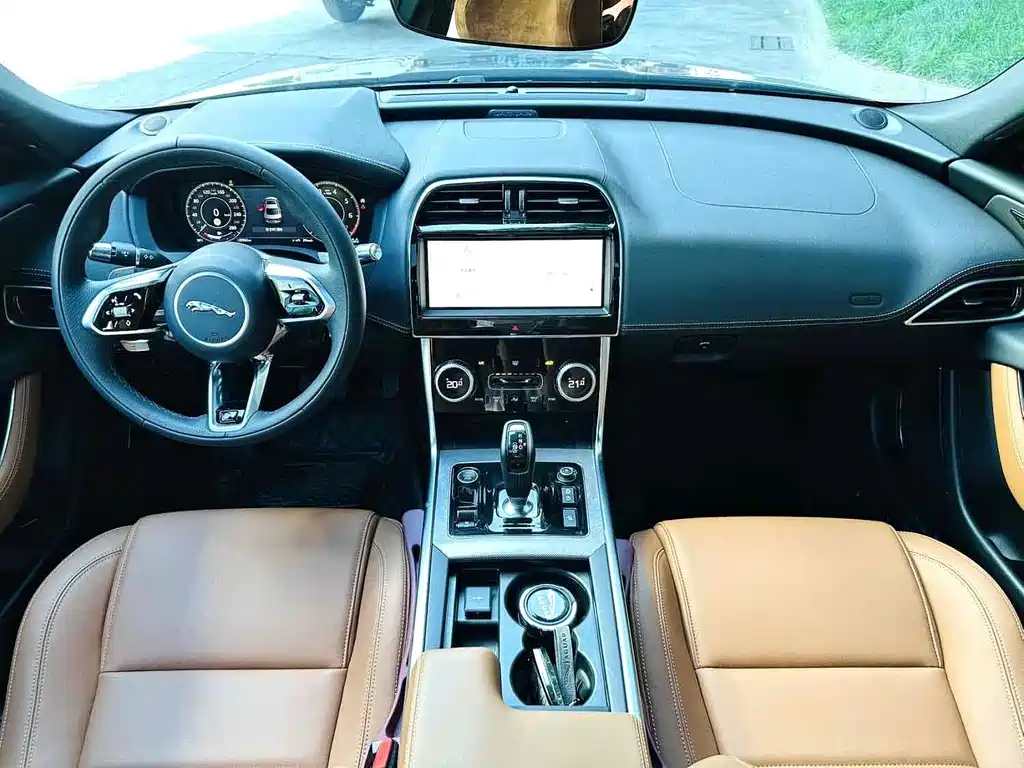 Jaguar XEL 2023 — фото 10