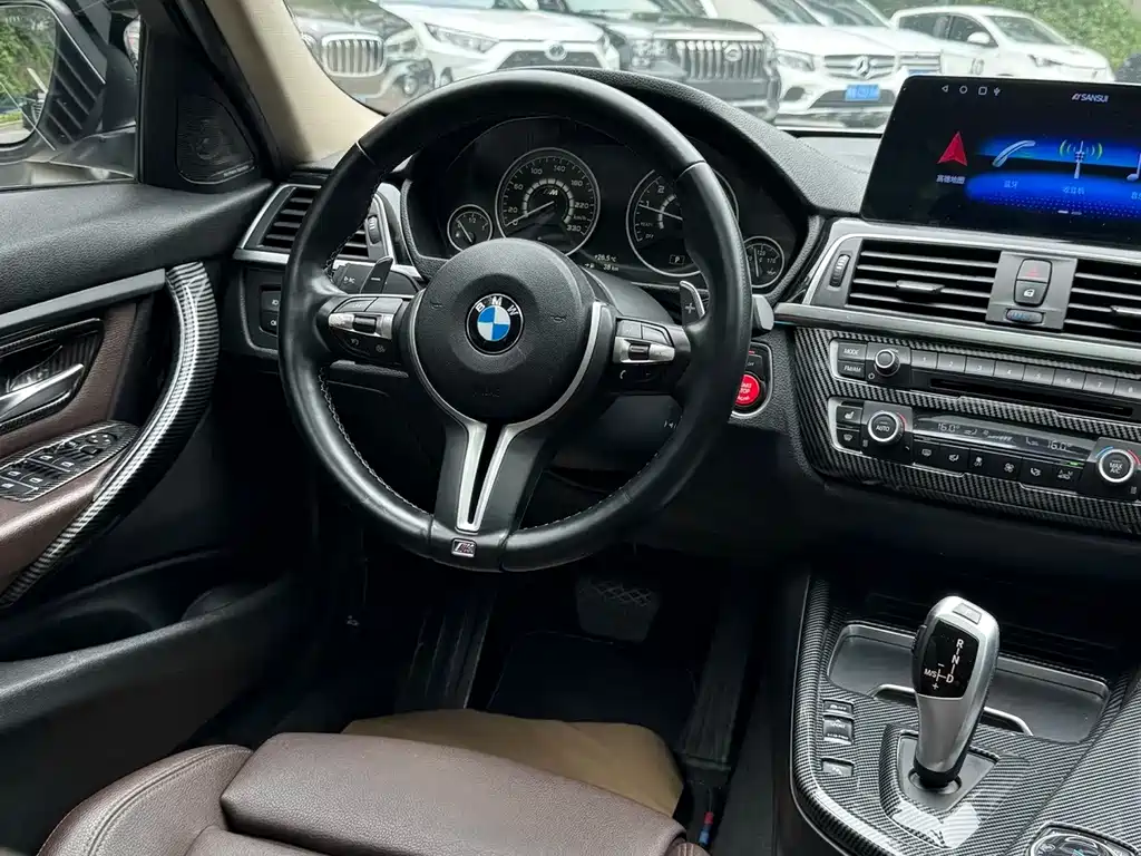 BMW 3 Series 2019 — фото 17